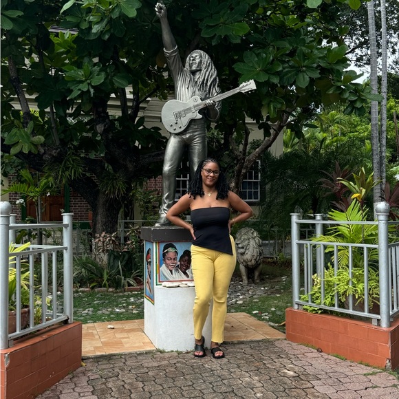 Meet your Posher, Hia - Picture 7 of 12